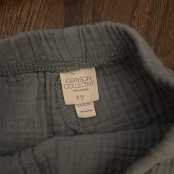 Gray Ruffled Kids Outfit - Picture 2 of 2